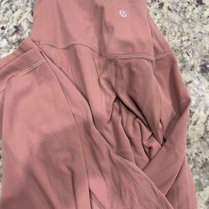 Lululemon leggings 🍋